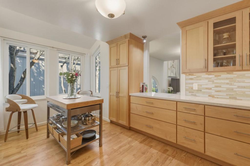 221 N Rengstorff Avenue 1