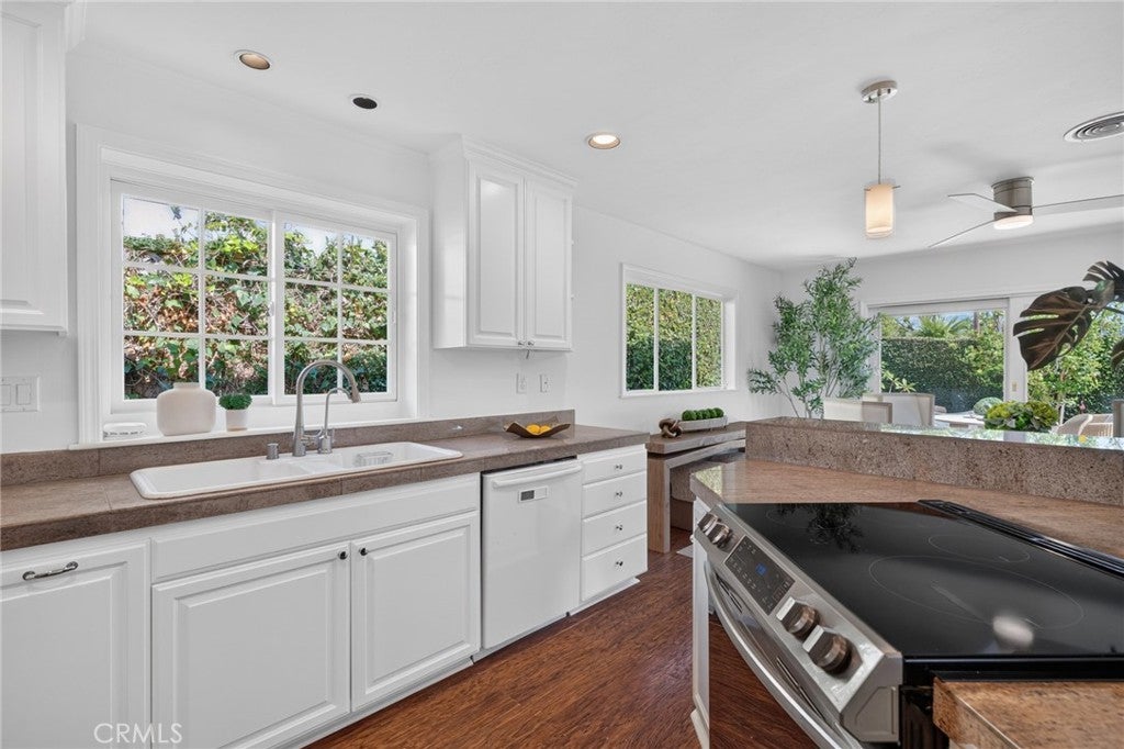 410 Lenwood, Costa Mesa CA 92627 - Photo 18