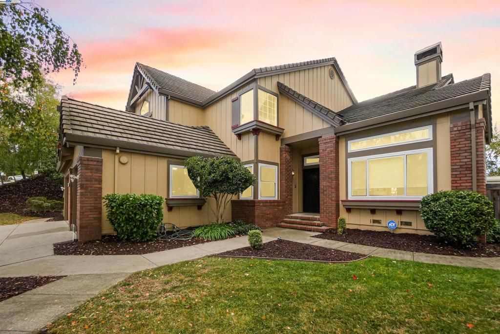 Photo of 28475 Fox Hollow Dr Dr, Hayward, CA 94542 (MLS # 41117854)