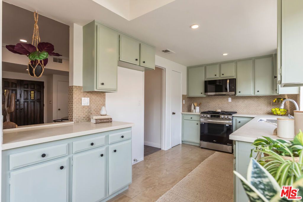 Photo of 234 N Kenwood Street #208, Glendale, CA 91206 (MLS # 25608999)