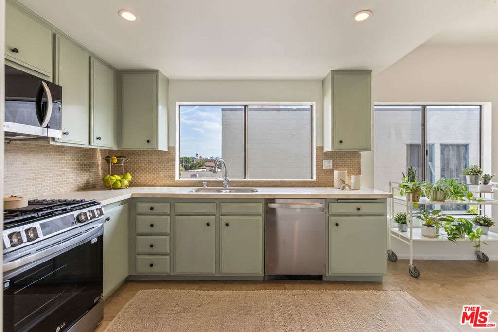 Photo of 234 N Kenwood Street #208, Glendale, CA 91206 (MLS # 25608999)