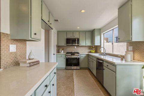 Photo of 234 N Kenwood Street #208, Glendale, CA 91206 (MLS # 25608999)