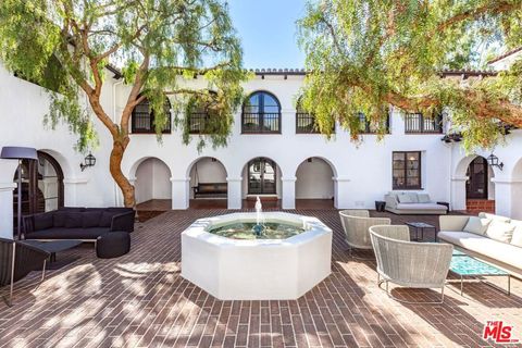 Photo of 820 N Roxbury Drive, Beverly Hills, CA 90210 (MLS # 26839607)