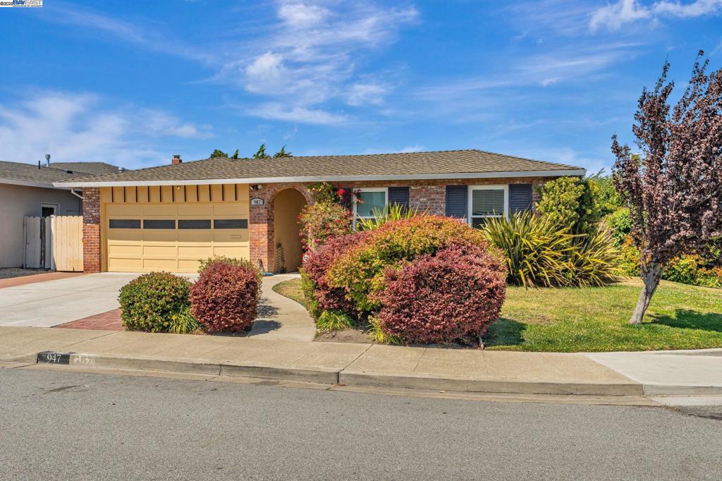 Properties 3 947 Crane Ave