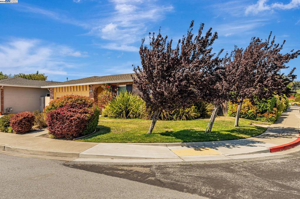 Properties 2 947 Crane Ave