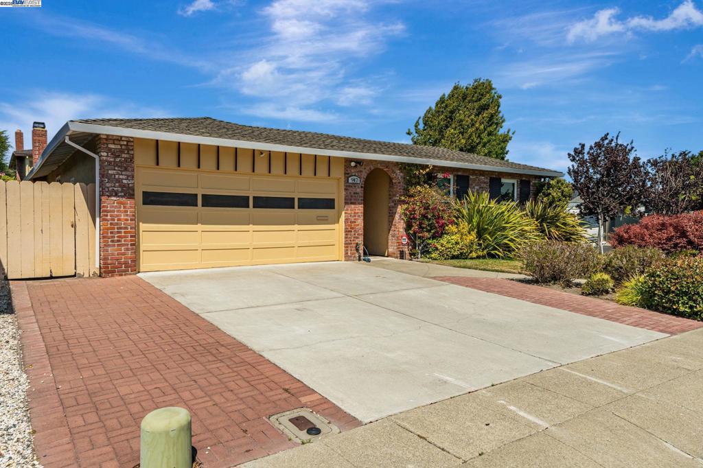Properties 1 947 Crane Ave