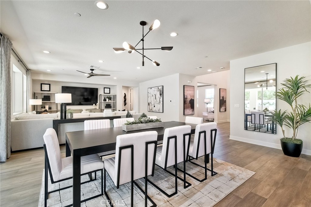 3042 Mesa Glen