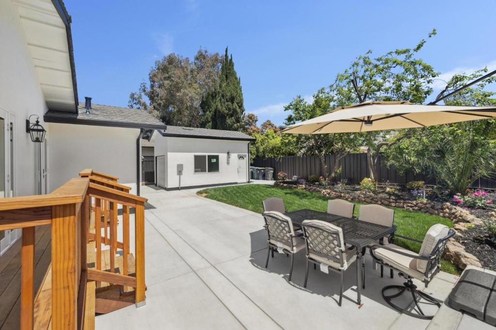 listing image 130729949944842812478