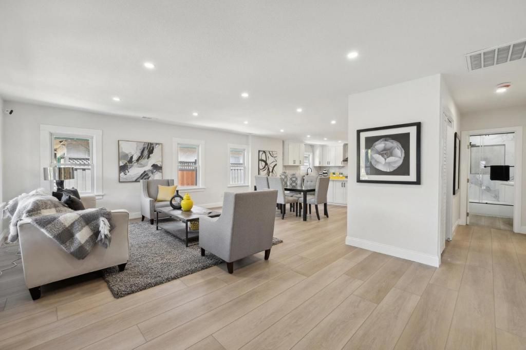 listing image 130729107684011763880
