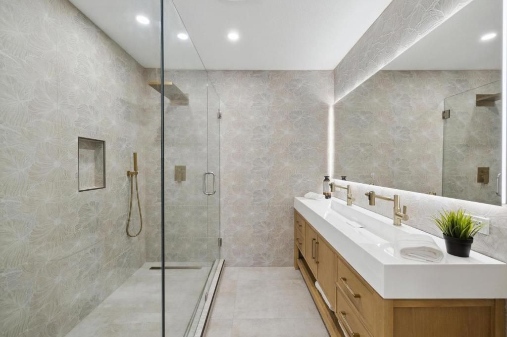 listing image 130726347630399242645
