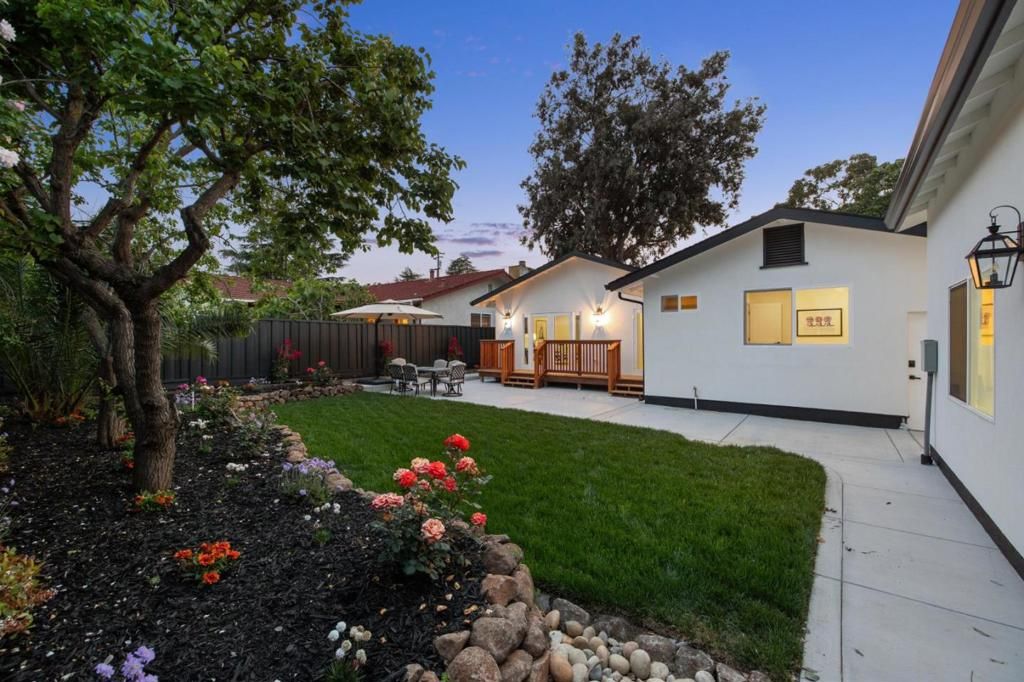 listing image 130725533259810695467