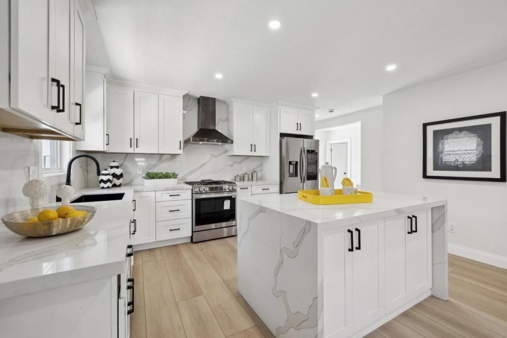 listing image 130721906752594974315