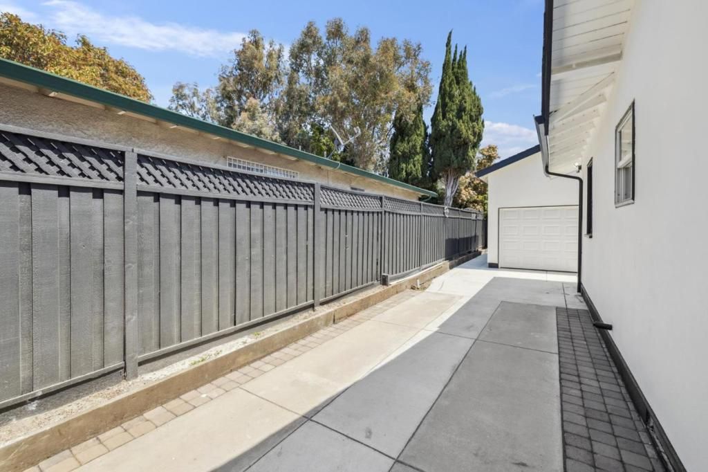 listing image 130727635507180333647