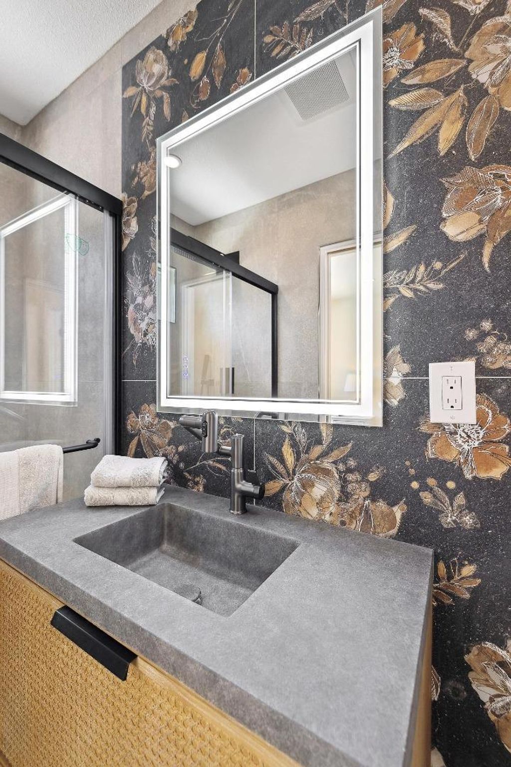 listing image 130723633859311775146