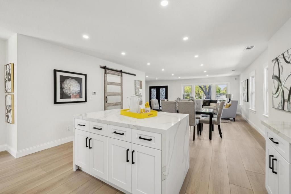listing image 130724533231071241867