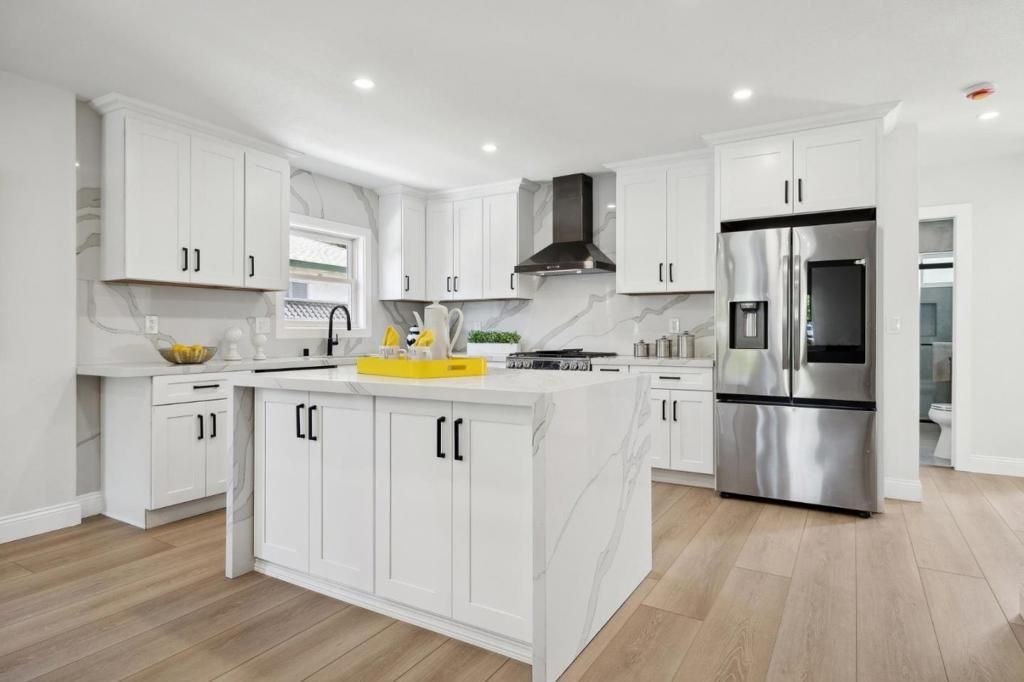 listing image 130729375852548869987