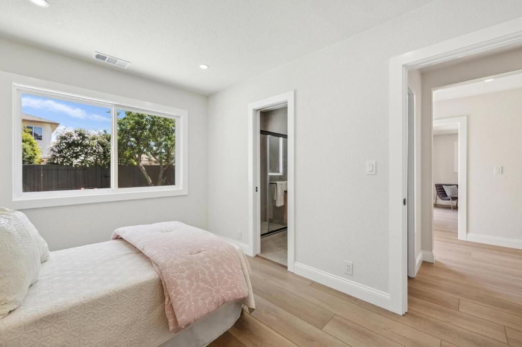 listing image 130725603444805861774