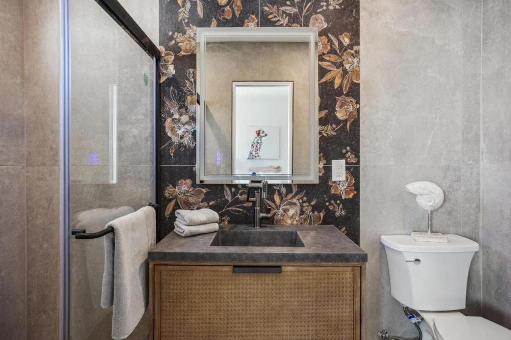 listing image 130723851029519592216