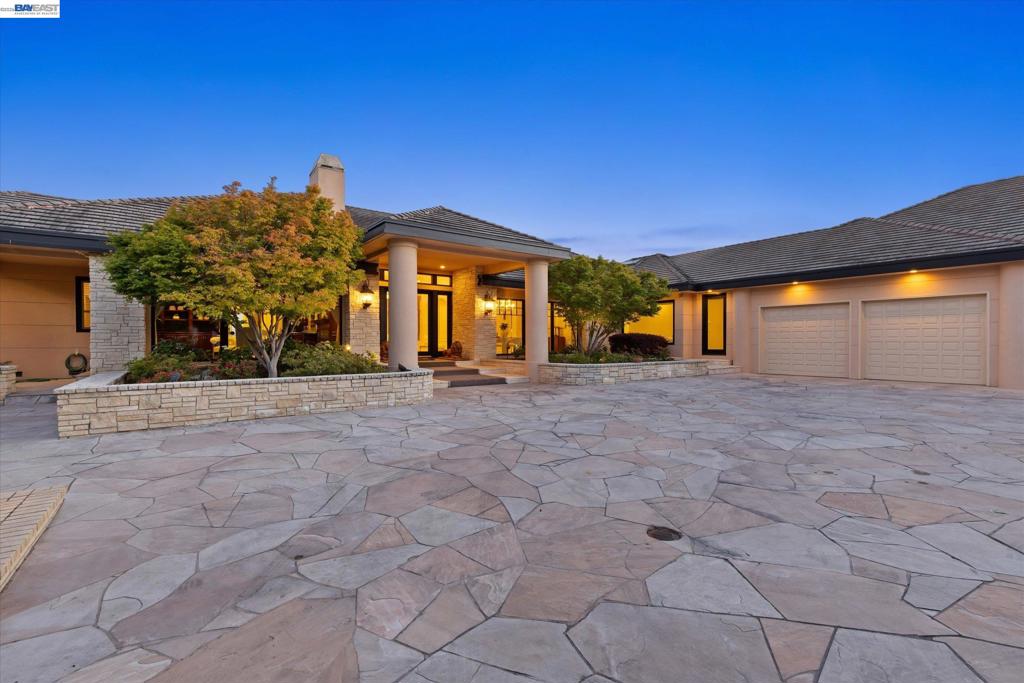 3301 Deer Hollow Dr