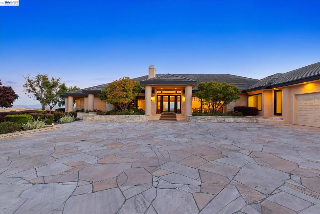 3301 Deer Hollow Dr