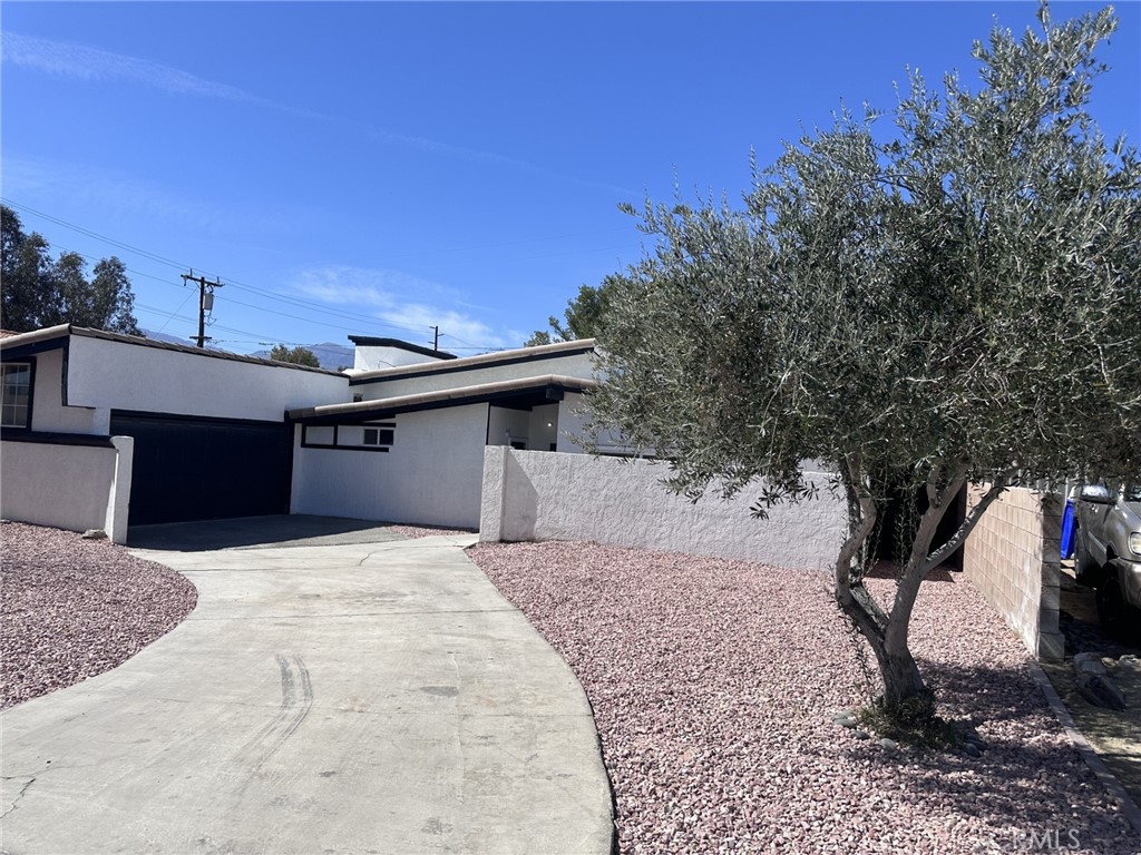 Great investment opportunity in Cathedral City! This duplex features a 2 bed/2 bath unit and a 2 bed/1 bath unit, offering strong rental income potential. Ideally located near shopping, dining, and minutes from Palm Springs, it’s perfect for investors looking to add to their portfolio in the Coachella Valley.