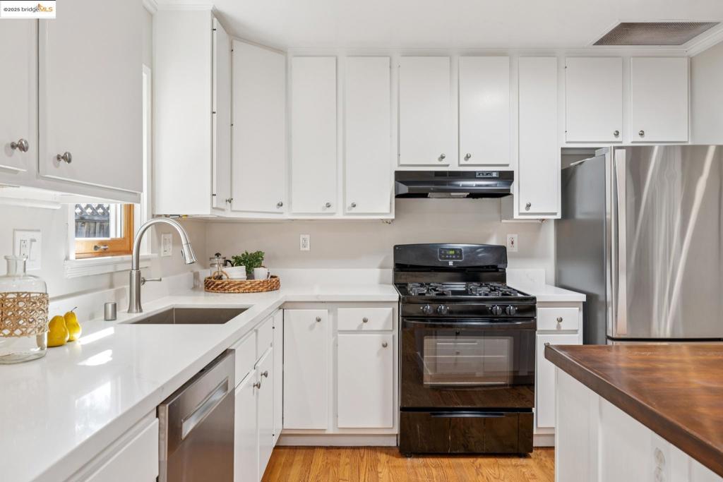 SHEFFIELD VILLAGE - Residential