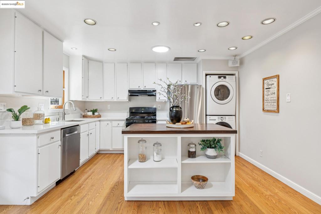 SHEFFIELD VILLAGE - Residential