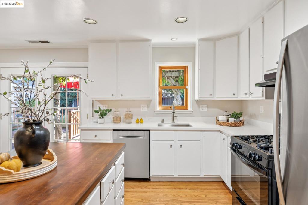 SHEFFIELD VILLAGE - Residential