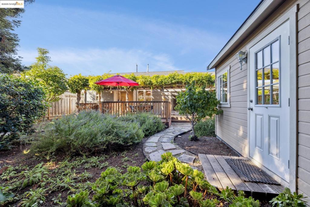 SHEFFIELD VILLAGE - Residential