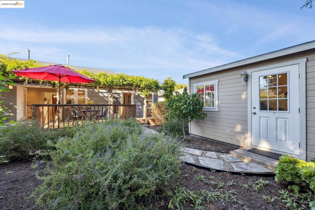 SHEFFIELD VILLAGE - Residential