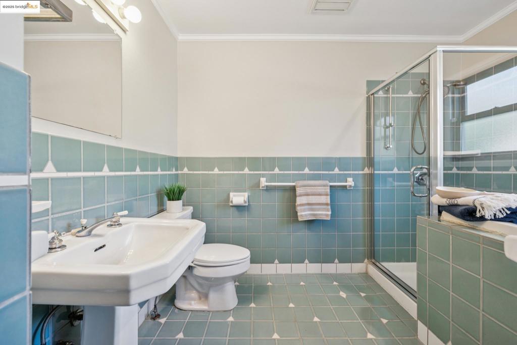 SHEFFIELD VILLAGE - Residential