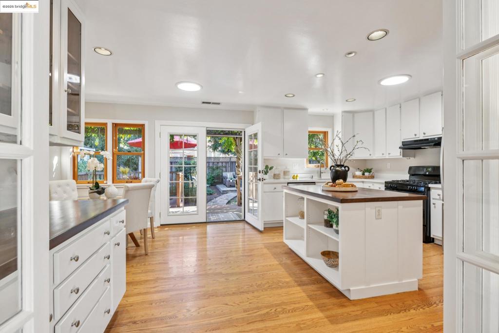 SHEFFIELD VILLAGE - Residential