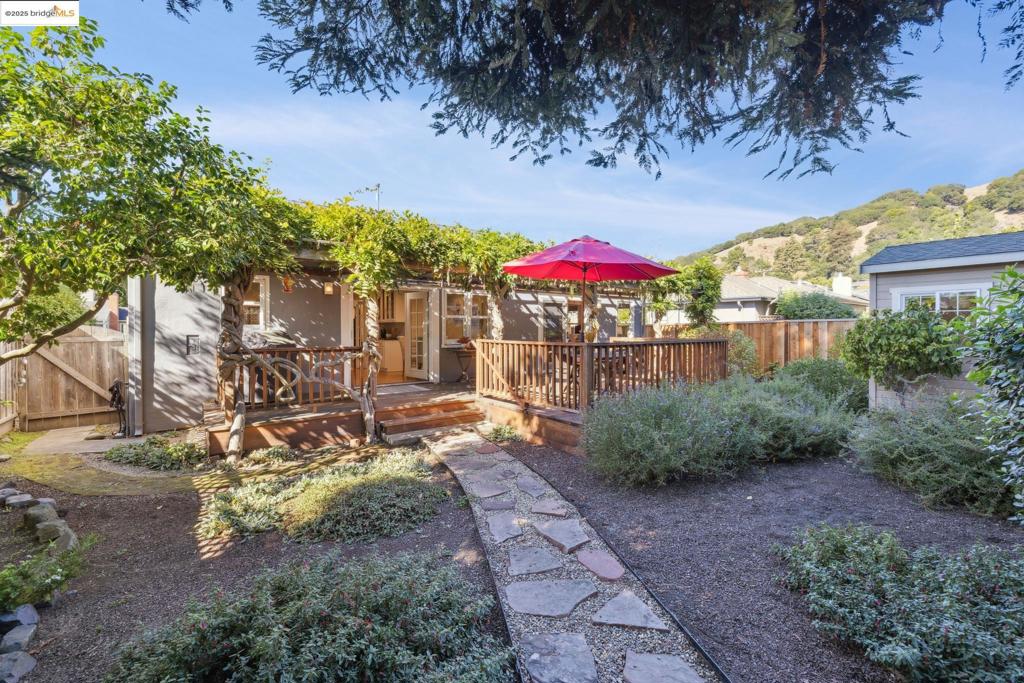 SHEFFIELD VILLAGE - Residential