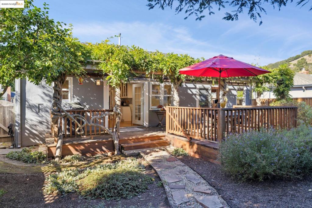 SHEFFIELD VILLAGE - Residential