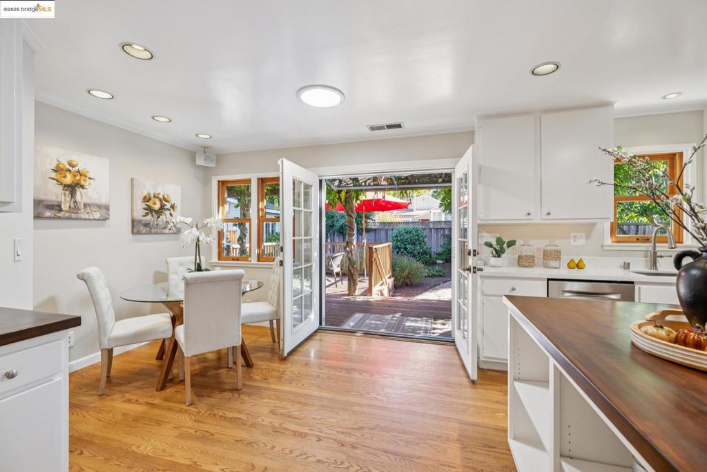 SHEFFIELD VILLAGE - Residential