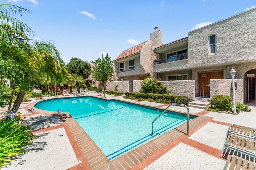 Photo of 5401 Zelzah #114, Encino, CA 91316 (MLS # SR25278486)