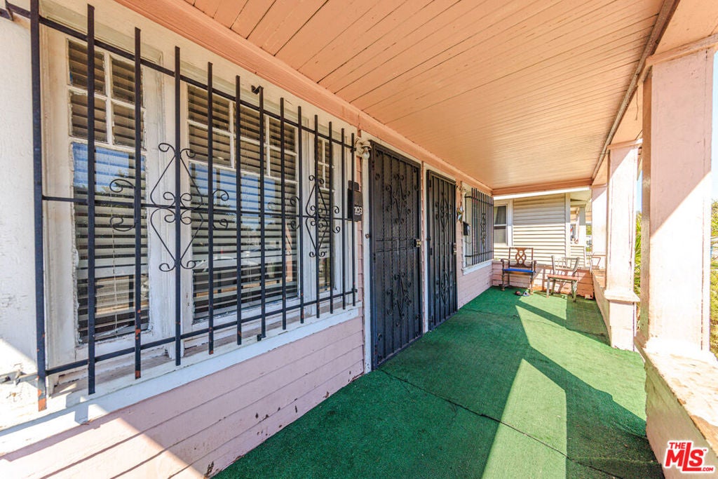 701 W Gage Avenue