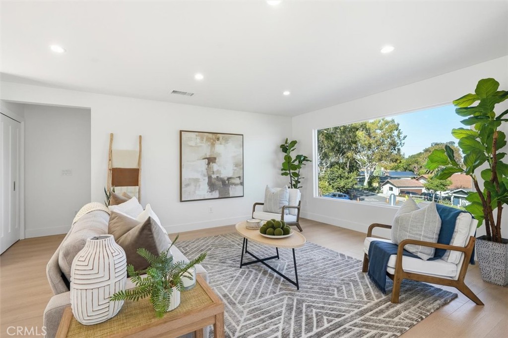 205 Vista Del Parque