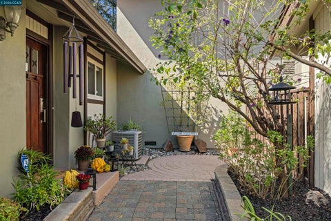 Photo of 2001 Countrywood Ct Ct, Walnut Creek, CA 94598 (MLS # 41149656)