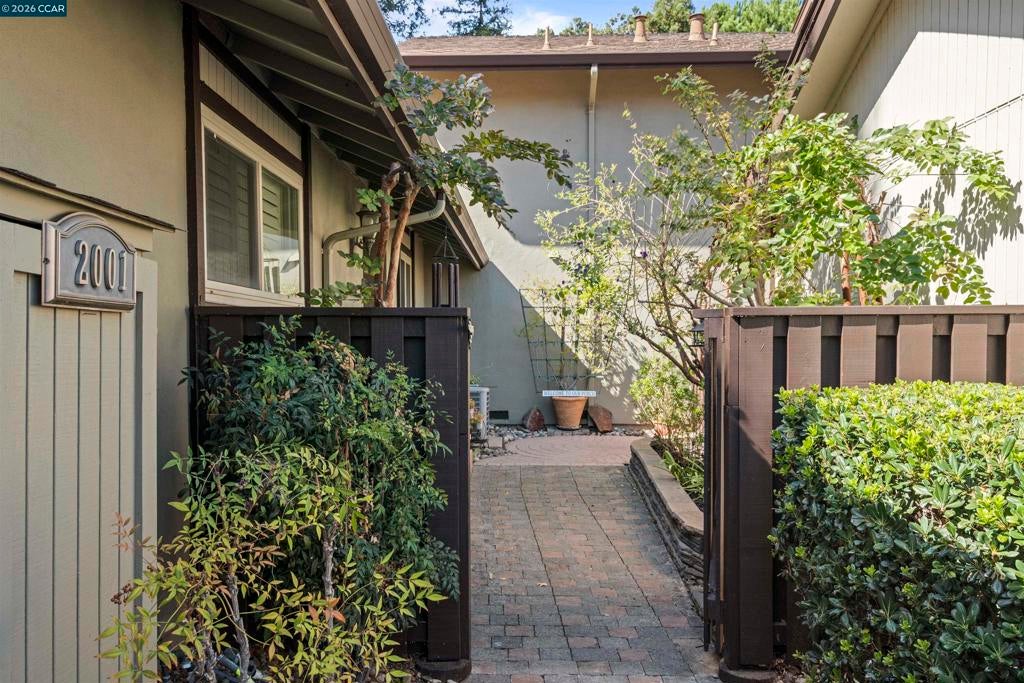 2001 Countrywood Ct