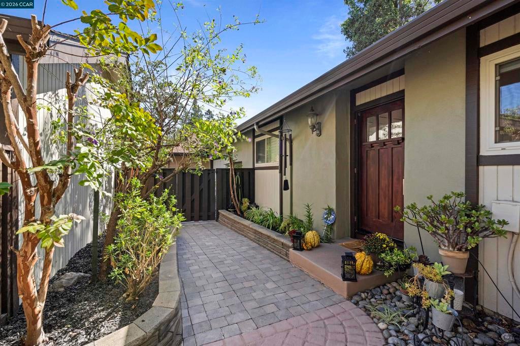 2001 Countrywood Ct