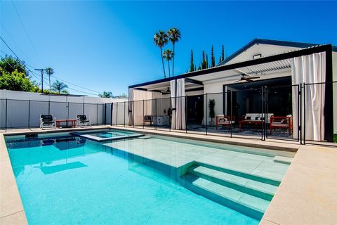 18328 Bessemer Tarzana CA 91335