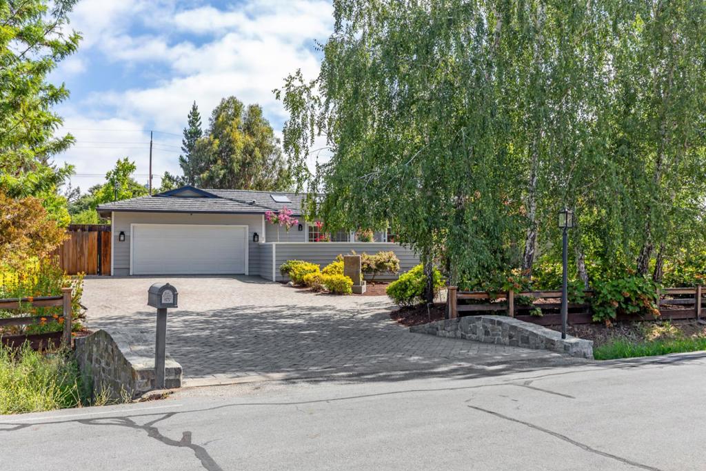 1025 Border Road