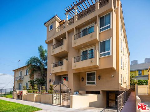 Photo of 124 N Orlando Avenue #201, Los Angeles, CA 90048 (MLS # 26656187)