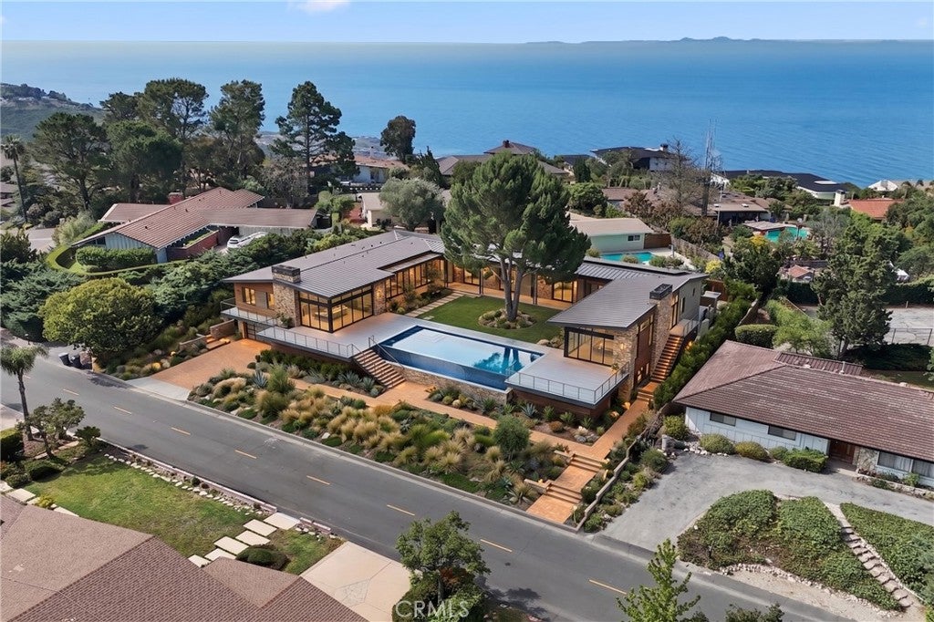 6 Coveview Drive