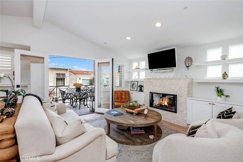 Photo of 433 Marine #B, Manhattan Beach, CA 90266 (MLS # SB26186115)