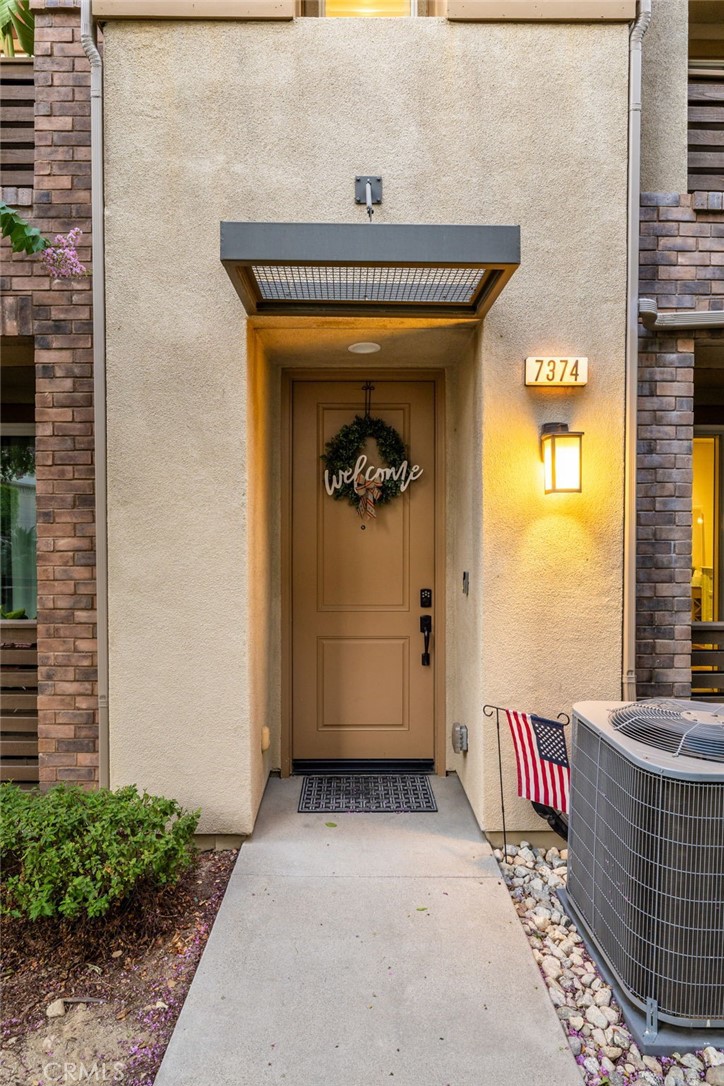 7374 Luminaire Place