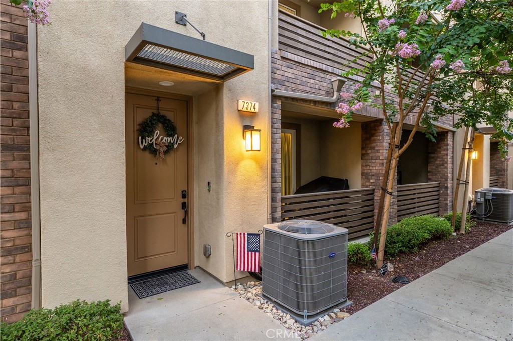 7374 Luminaire Place