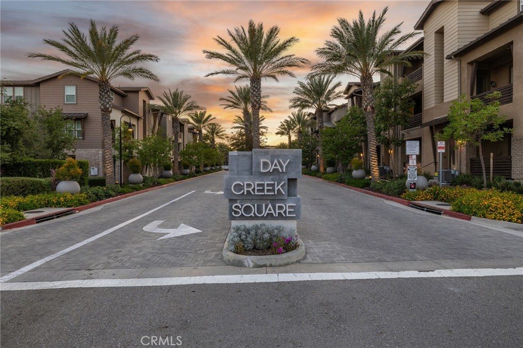 7374 Luminaire Place