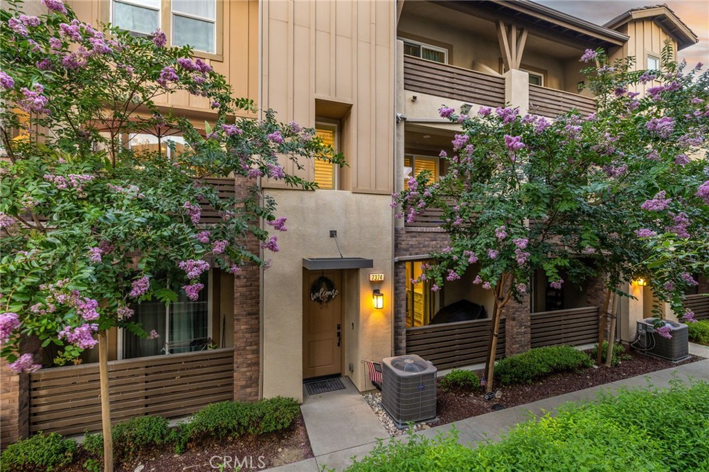 7374 Luminaire Place